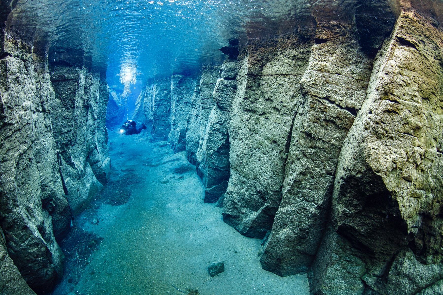 nesgja-fissure-diveis-iceland.jpg