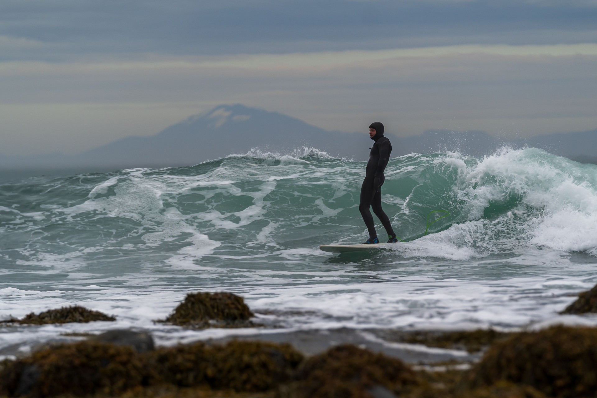 philippe-surfing-dive.is.jpg