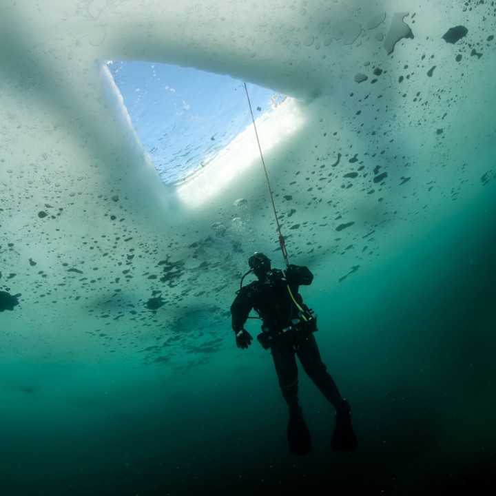 ice-diver-course-dive.is-iceland-720x720.jpg