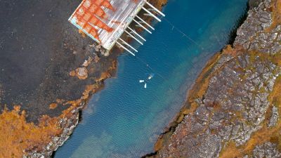 lava-wreck-dive-diver-in-bjarnagja-from-above-400x225-q80.jpg