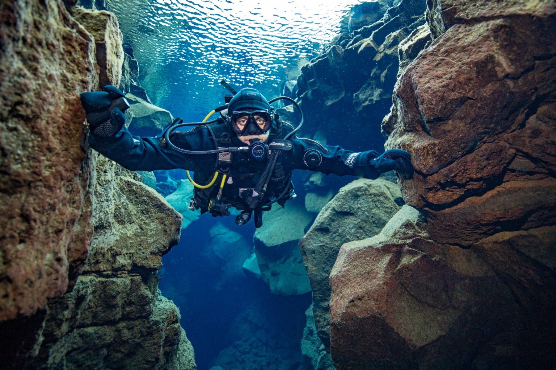 diving tour in silfra